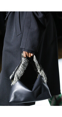 Details Dries Van Noten Fall 2018 Ready-to-Wear , Детали коллекции Дрис Ван Нотен осень зима 2018 , Fashion show , неделя моды в Париже , PFW , Paris Fashion Week , Mainstyles